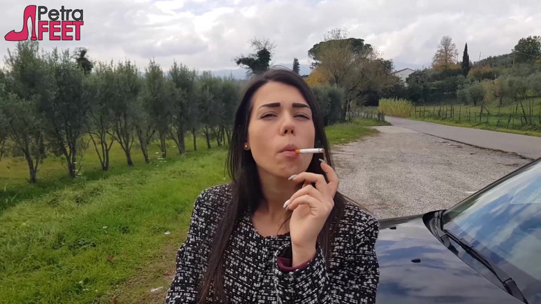 Smokin Fetish: Rokok cerutu seksi di luar ruangan