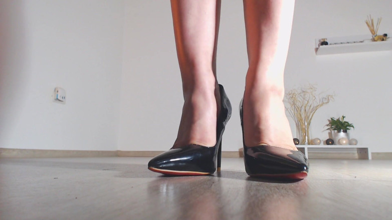 LegsOnHeels: Мои ноги на каблуках, прохаживаюсь с грацией