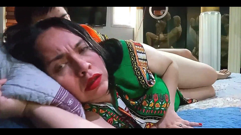 BBW Kelly Mom: Indyjska macocha zostaje ostro wyruchana przez pasierba.