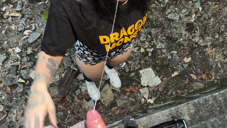 SkinLovers: アルトガールとのデートは、廃墟でハードなセックスとディープフェラチオで終わった