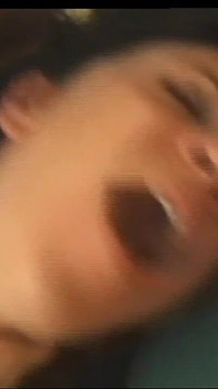 Schöne MILF mit behaarter muschi hart gefickt und von riesigem amateur-schwanz in den mund gespritzt