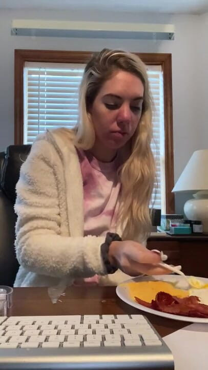 MissAlexiaC: Mangia per 3 minuti