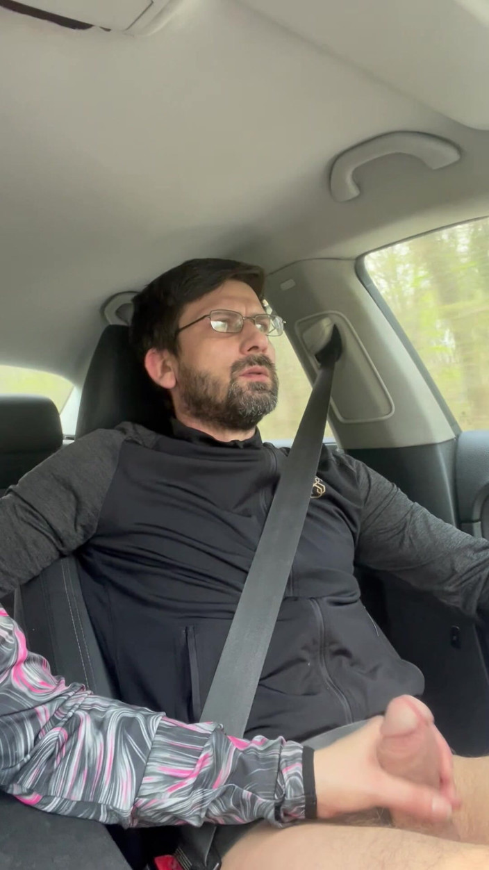 KingYordanov: 彼女は待ちきれなかった - 運転中のミルフのフェラチオと手コキ - 公車でのセックス キングヨルダノフ