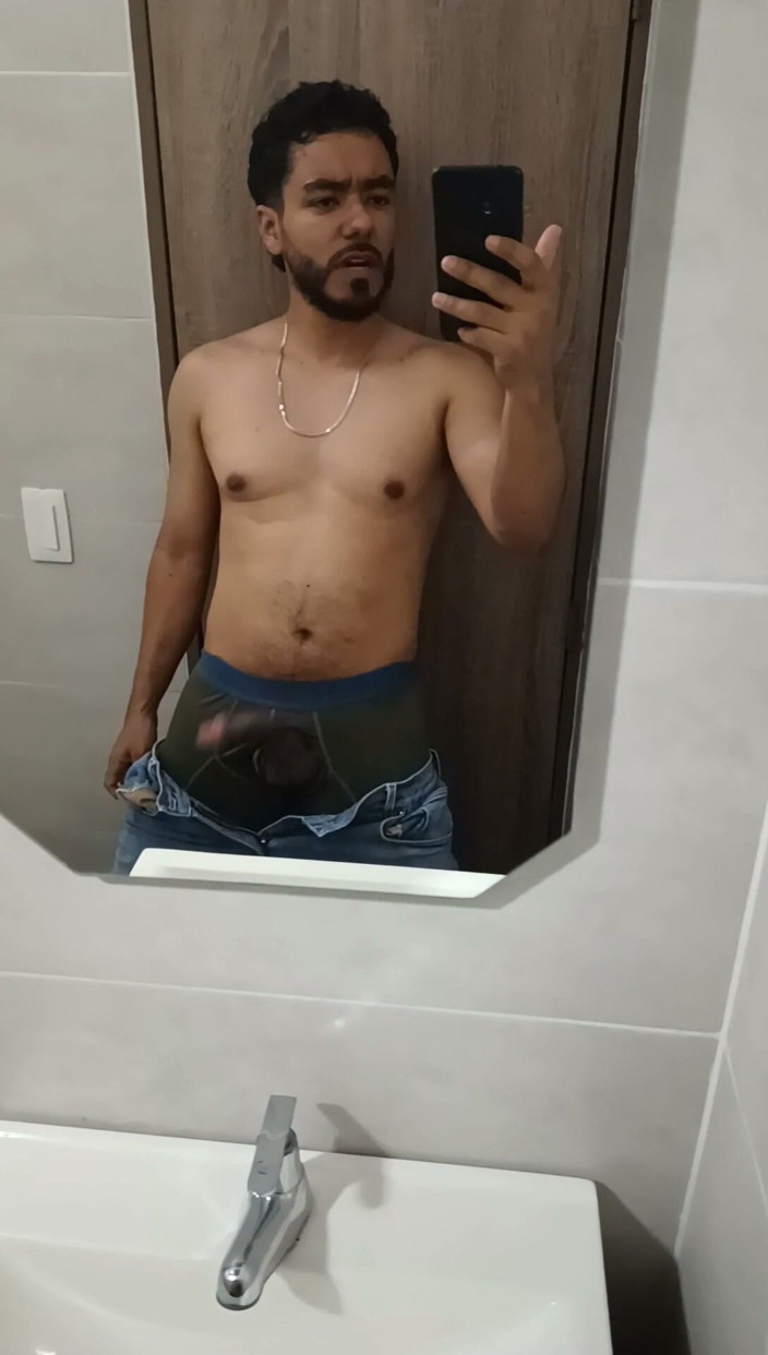 Tommhot: So Hot Masturbating in the Bathroom