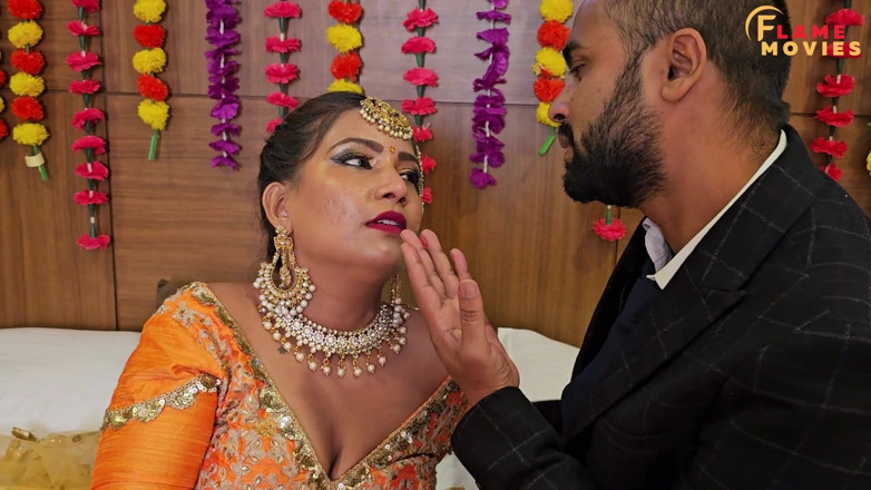 DesiHeat Studio: Razia Bhabhi și-a futut pizda strâmtă și pizda virgină de client