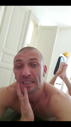 Boy jerking off: Chúc một ngày vui vẻ