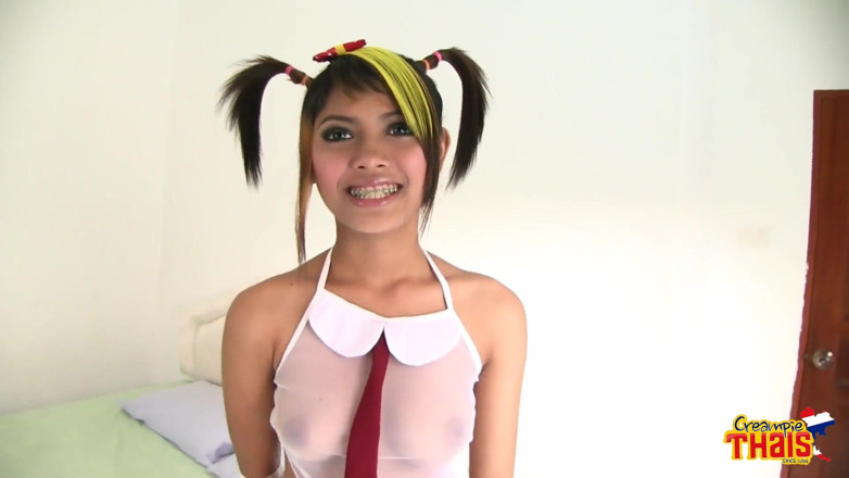 Creampie Thais: 18 白い網タイツのヨ・サリカが犯される