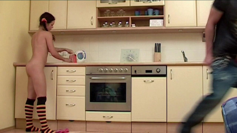 Amateur Pornos XXX: Soirée ados - des heures de jeunes salopes déjantées orgient sans...