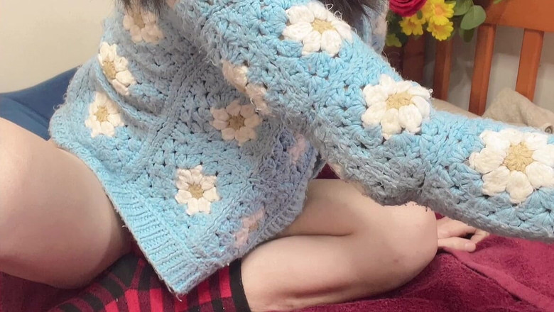 sweethanajapanese: Хана поклала масло для капелюха для члена, а потім повільно вставила в крихітну дупу