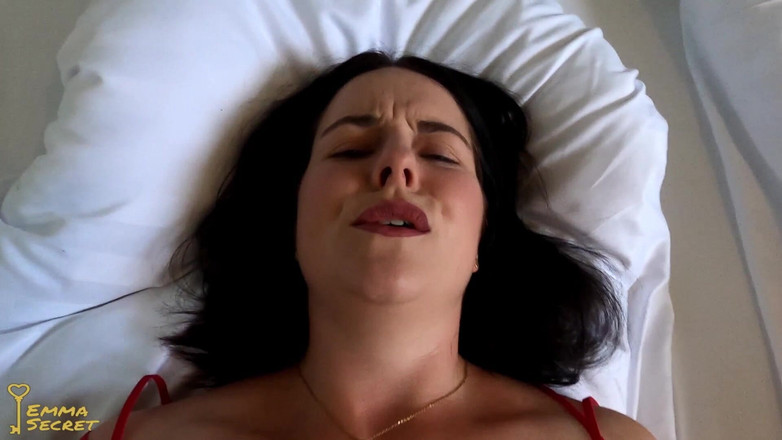 Emma Secret: Wtf! विदेशी चुदाई और मेरे पति सब कुछ सुन सकते हैं!