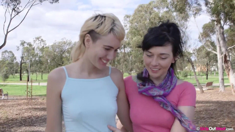 Girls Out West: Волосатую блондинку-лесбиянку Ray лижет и трахает пальцами горячая брюнетка Натали