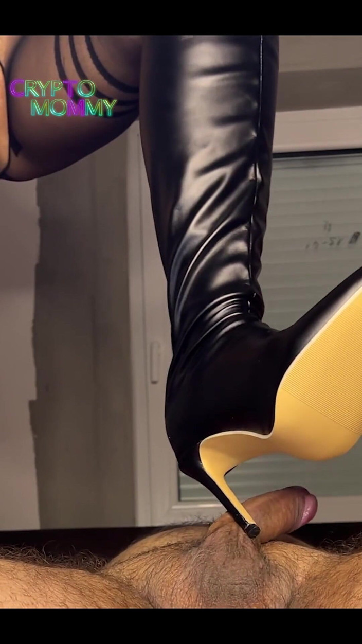 Crypto Mommy: Hluboké hrdlo doma