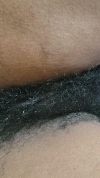 Mange une chatte poilue mature en gros plan, tellement sa belle-mère sexy