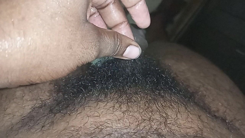 Sweet Indian cock: Моя индийская жена трахает сиськи с целующейся киской