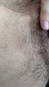 면도하지 않은 보지 일광욕과 클리토리스 핑거링 여자 오르가즘 러시아 밀프 Ginnagg