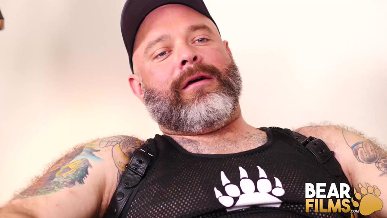 Bear Films: BEARFILMS Bear Sterling Johnson roh besamt fetten Kurt Jacobs