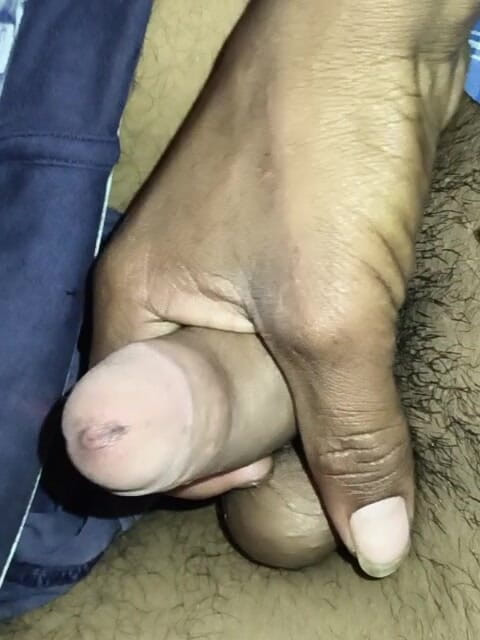 Jayramj764: 침대 안의 소년