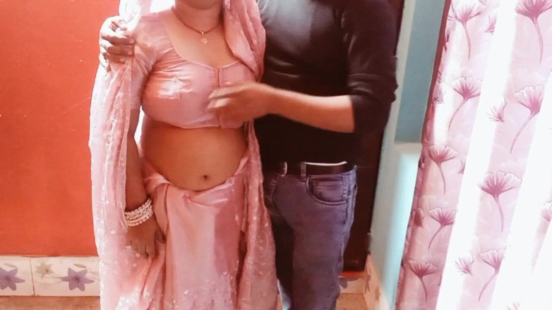 Manjushukla: Muito bonita indiana tendo chupado.