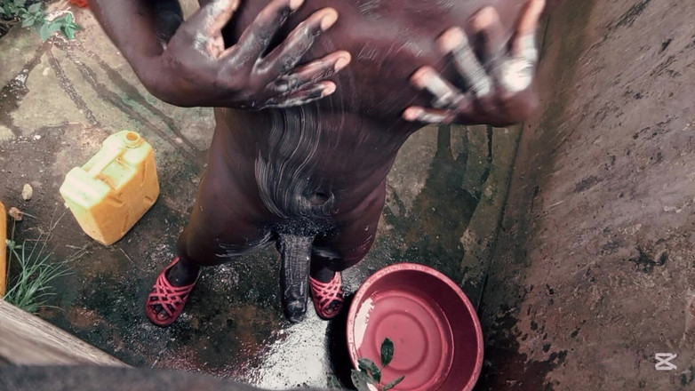 Hongi: Lelaki hitam tahu cara mengendalikan zakar besarnya