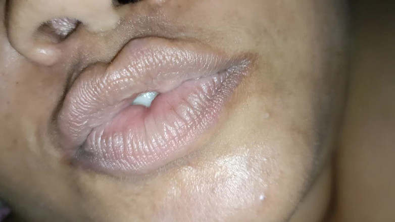 Catchybusty: Desi teen chce creampie na tváři