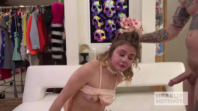 Hookup Hotshot: सुनहरे बालों वाली Angel rosalyn Sphinx बदमाश लंड के साथ कच्ची सवारी करती है!