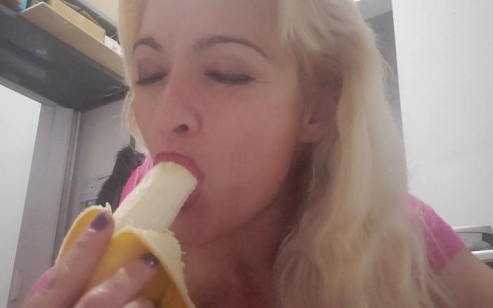 Mary Rider Pornstar: Makanan dan seks? Sepong pisang!