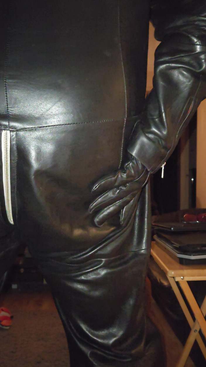 Leatherman63: Asmr leer