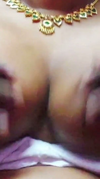 Ateşli evli kadın ve kocası gizli seksi paylaşıyor