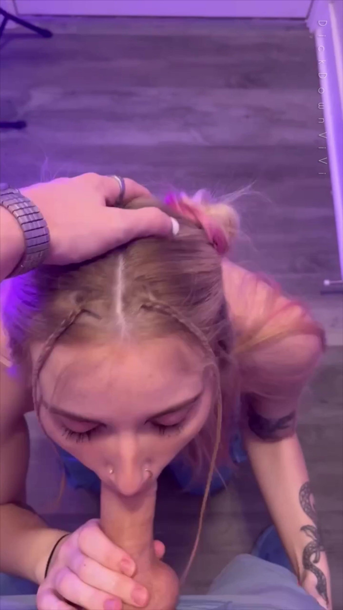 DickDownViVi: Великолепный незнакомец сосет твой член и носит твою сперму