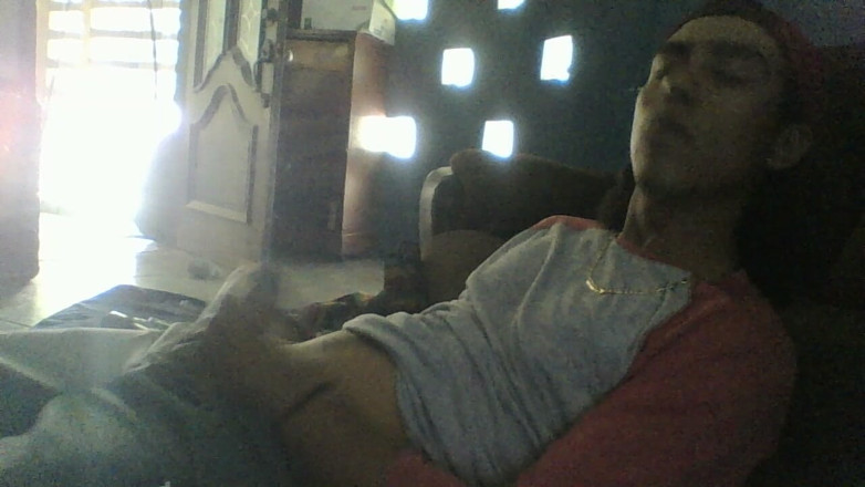 AlexAlejandro13: Me Quede Solo Por La Mañana