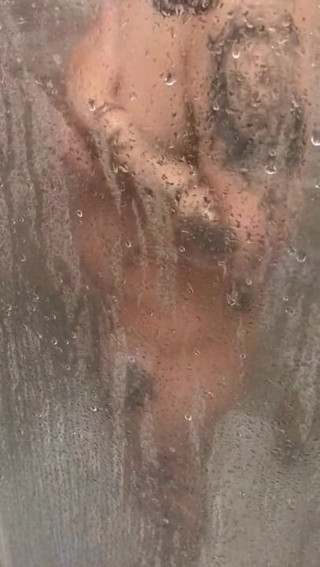 CarleXXX: Romi has shower alone