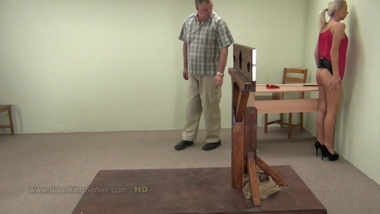 Spanking Server: Tyron ka kore maarne ka sabak