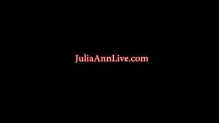 Julia Ann: 그녀의 소년을 페그하는 Julia Ann!