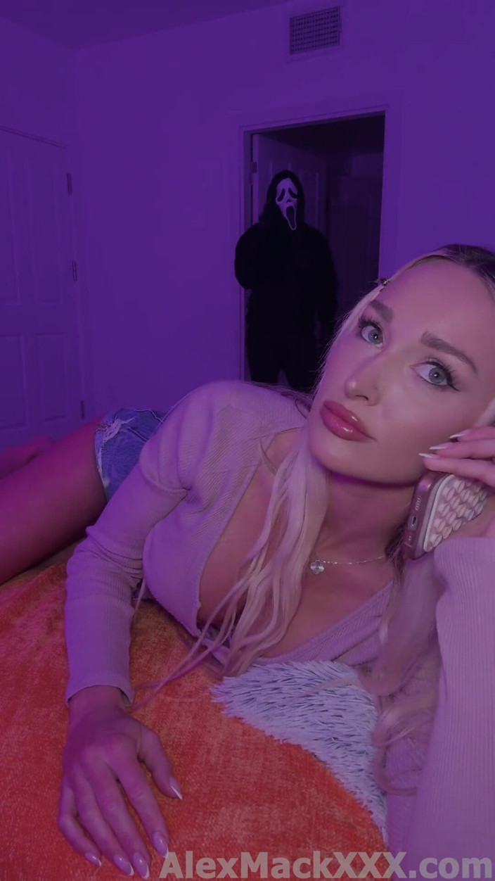 Alex Mack: Гарячу блондинку Меган Мур відтрахав ghostface