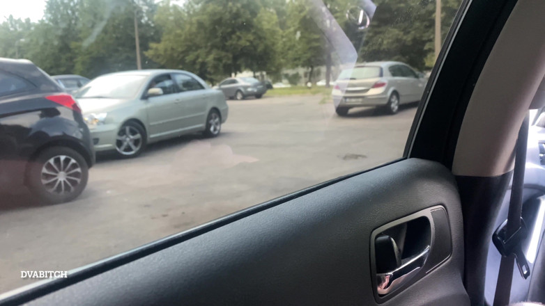 Dvabitch: Amateur chica descuidado primer plano mamada en coche