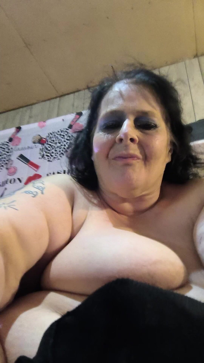 HerculesnVENUS: Her zaman her yerde bu fahişenin amcığı havada ve sikişmeyi...