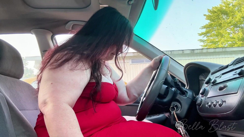 BellaBlast: Bbw Versus încăpățânat masina determinat și cranking va începe vreodată? Bella Blast