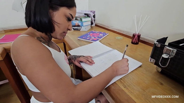 MF Lesbian: 발정난 금발과 젊은 라틴계 여자