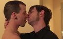 SEXUAL SIN GAY: Les mecs d’Austin, scène - 1_some des amis très salopes se branlent...