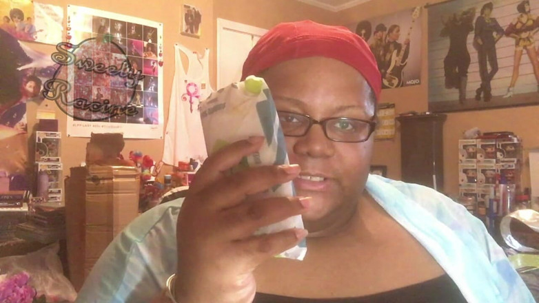 Sweety Racine: SSBBW isst einen snack
