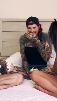 Tiga Awek Dalam Nonstop Sneezing Fit: Marikh Solo, Inked2PLZ, Andi Wild