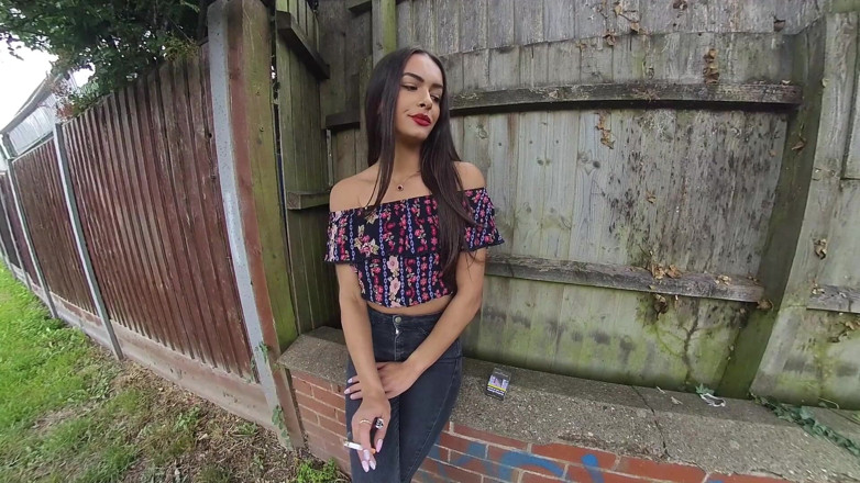 VR smokers HD-2D Videos Only: Kim Model - jeans escuros