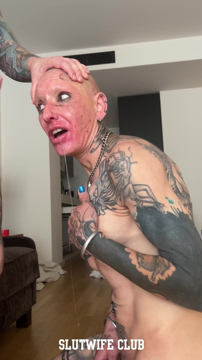 Slutwife Club: Hayran yapımı sikiş oyuncağı Vilja'nın maskeli gırtlağına kadar alma, ham...