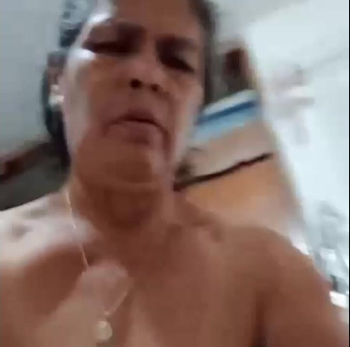 granny66mom: Masturbându-mă cu jucăria mea