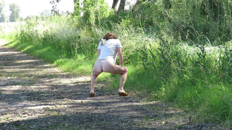 Milfcamsex: पेट्रीसिया गांड में अभ्यास कर रही है