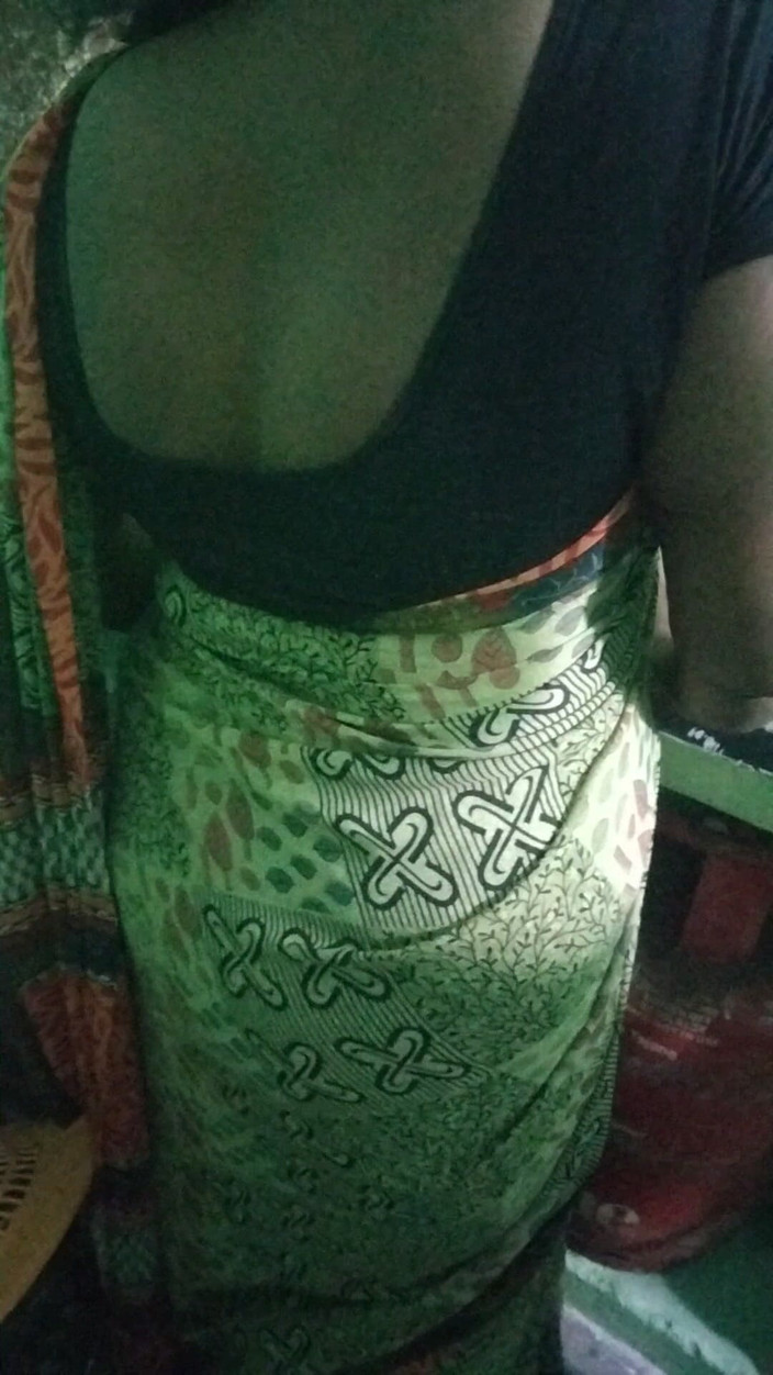 Tamil lesbian: Saree nosí novou tetičku Mluvící