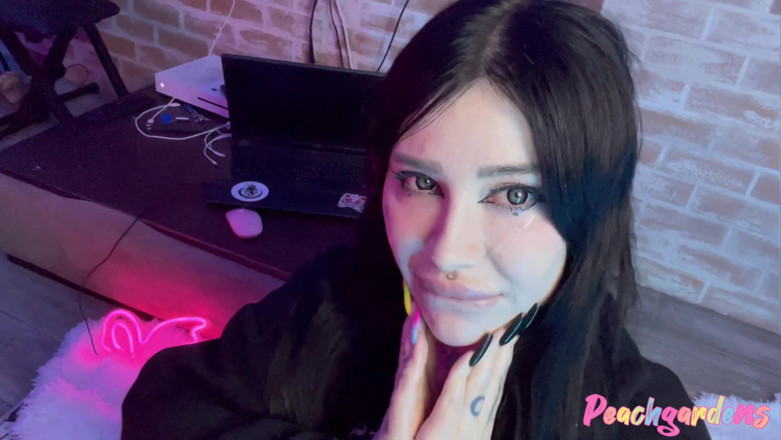 Peachgardens: Un deepthroat davvero salivaglioso dalla mia ragazza di 19 anni
