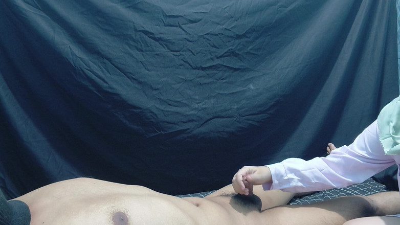 Vaginabig88: La mamma di bosskuu è sola quando suo marito vive fuori...