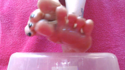 Abby Anna: ASMR sloshing oiled toes soles
