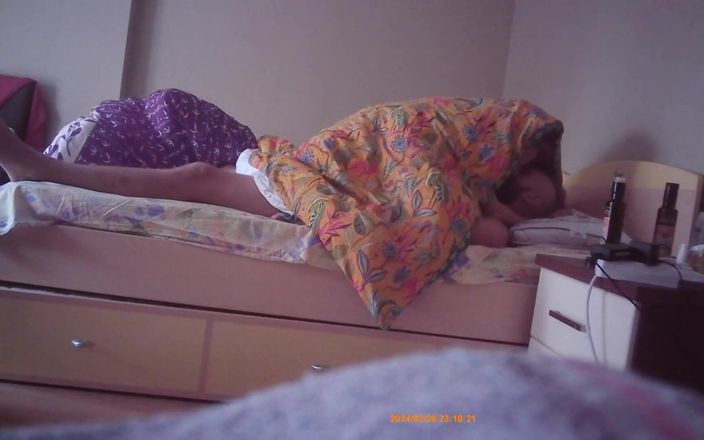 Medasi Pa: 을 타고, 키스하고, 젖은 보지에 큰 자지, 담요 밑에 머물기에는 너무 발정난 소녀